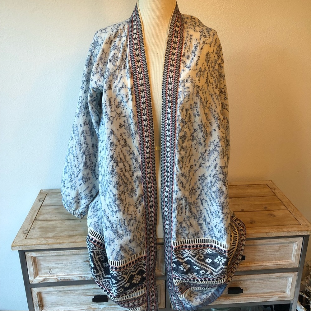 Women's Blue and White Patterned Kimono Cardigan